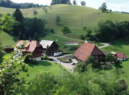 Ferienwohnung 'Apfelblüte' mit Bergblick, Gemeinschaftspool und WLAN