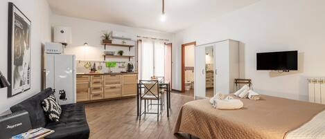 1 多间卧室、熨斗/熨衣板、WiFi、床单