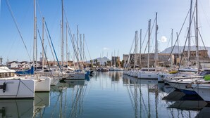 A marina with multiple sailboats docked, calm water, and buildings in the background. - Apartment 'Del Porto, Palermo' with Balcony, Wi-Fi and Air Conditioning (Palermo)