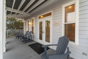 Terrace/patio - No Worries Summary:
π (Gulf Shores)