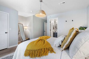 3 habitaciones, tabla de planchar con plancha, cuna de viaje y wifi 