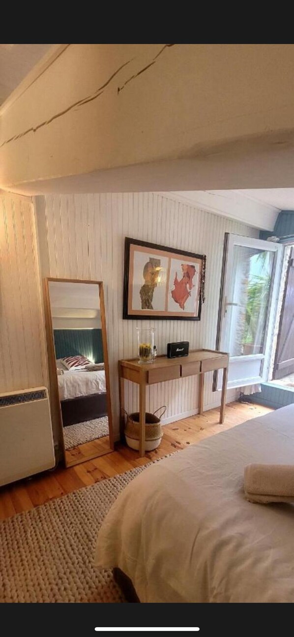 1 bedroom, iron/ironing board, travel cot, free WiFi