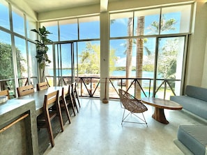 Villa Confort, vista a la laguna | Área de sala de estar