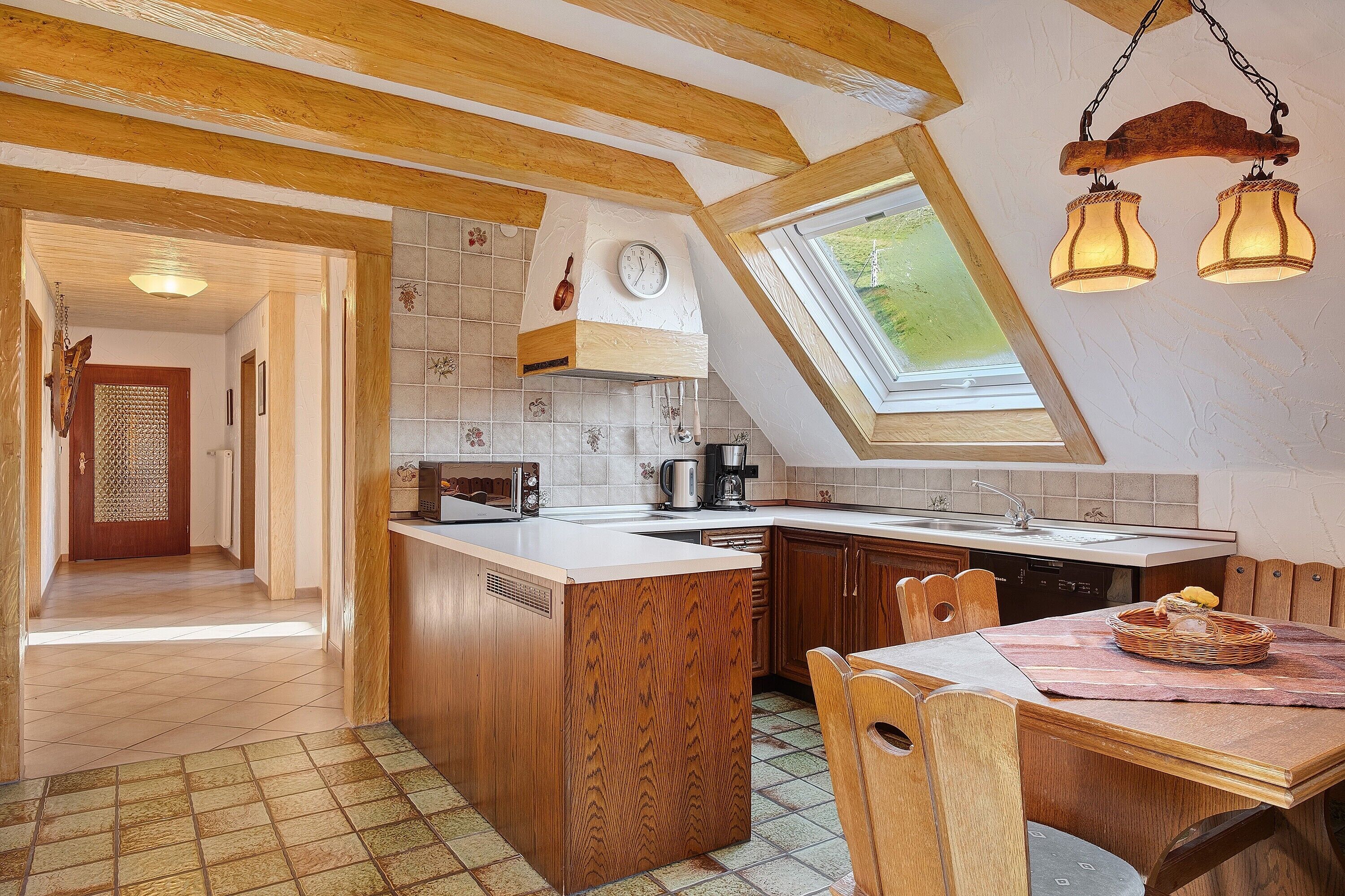 Kylskåp, mikrovågsugn, ugn och spishäll