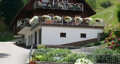 Appartement de vacances 'Fuchsbau' avec vue sur la montagne, piscine commune et Wi-Fi