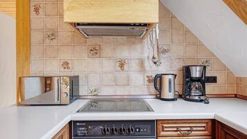 Refrigerador, microondas, horno, placa de cocina