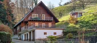 Apartamento vacacional 'Kirschblüte' con vistas a la montaña, piscina comunitaria y wifi