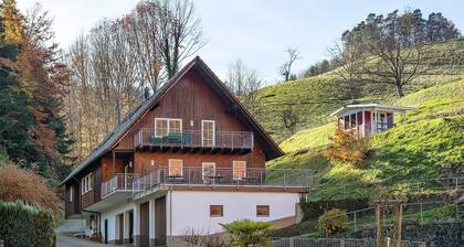 Holiday Apartment 'KirschblĂŒte' with Mountain View, Shared Pool and Wi-Fi