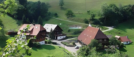 المنشأة من الخارج