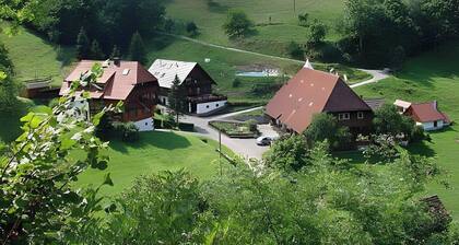 Ferienwohnung 'Kirschblüte' mit Bergblick, Gemeinschaftspool und WLAN