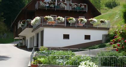 Appartement 'Sonneneck' avec vue sur la montagne, piscine commune et Wi-Fi