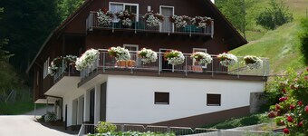 Holiday Apartment 'Sonneneck' with Mountain View, Shared Pool and Wi-Fi