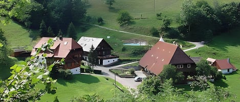 المنشأة من الخارج