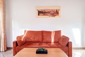 TV, ping pong - Holiday Apartment 'Sonneneck' with Mountain View, Shared Pool and Wi-Fi (Wolfach)