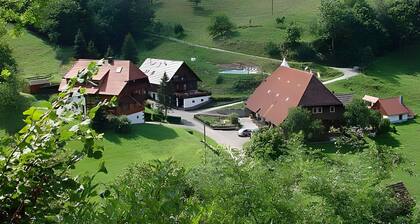 Apartment 'Kuschellaube' with Mountain View, Shared Pool and Wi-Fi
