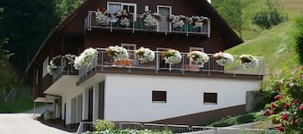 Apartment 'Kuschellaube' with Mountain View, Shared Pool and Wi-Fi