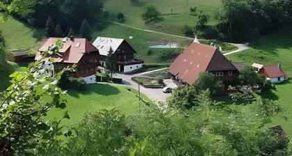 Apartment 'Kuschellaube' with Mountain View, Shared Pool and Wi-Fi