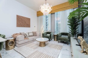 Televisión y oficina 