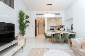 Televisión y oficina 