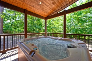 Bañera de hidromasaje al aire libre