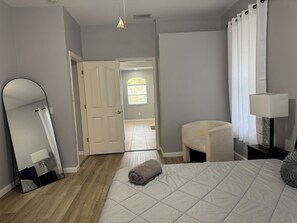 1 habitación, tabla de planchar con plancha, wifi y ropa de cama 