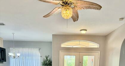 Cozy Apartment in North Port for travelers or to work.