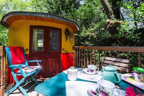 Outdoor dining - Gypsy Caravan by the Stream - Drôme Provençale (2 people) (Marsanne)