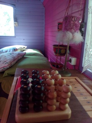 1 bedroom, bed sheets