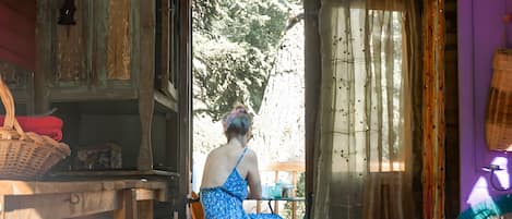 1 bedroom, bed sheets