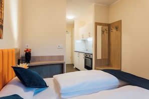 Basic Double Room | Desk, free WiFi
