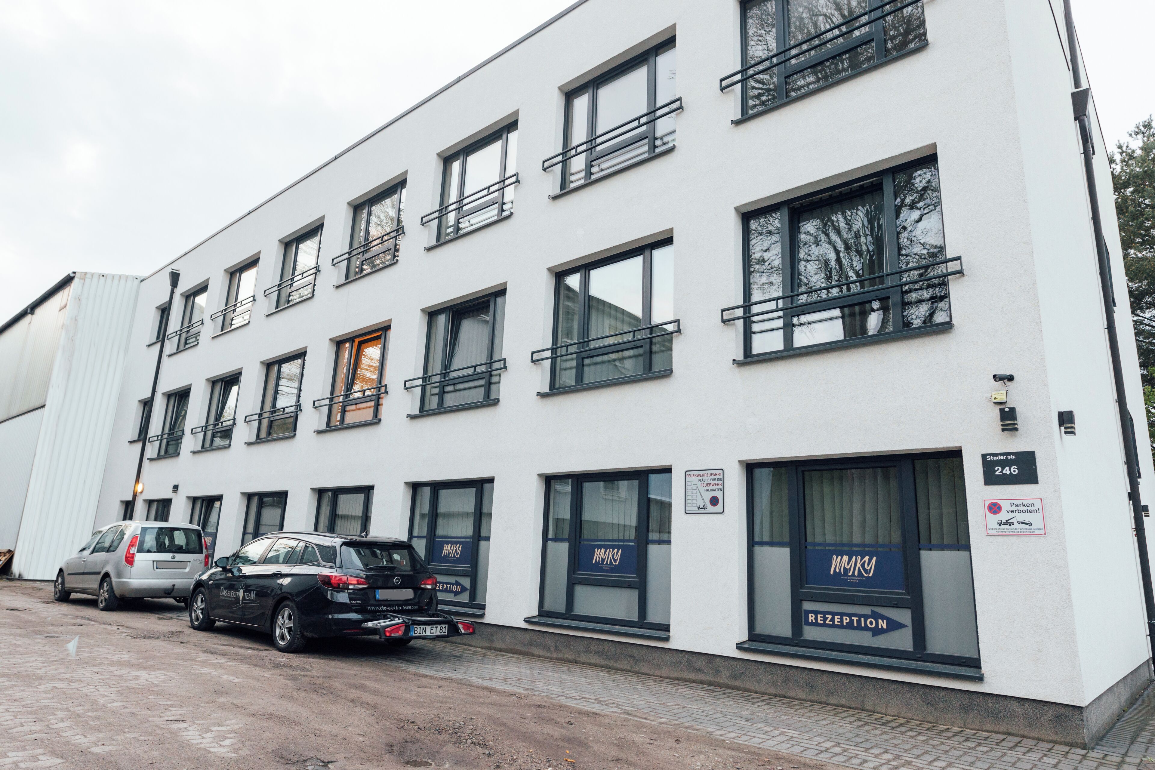 Vista frontal de la propiedad