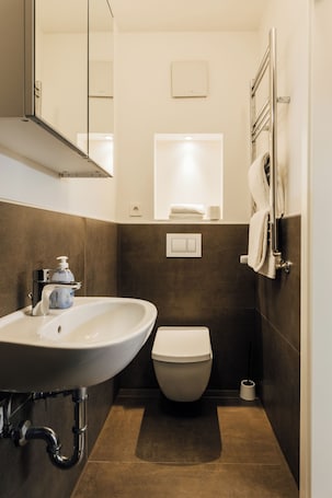 Shower, hair dryer, towels, soap. MYKY Hotel Boardinghouse