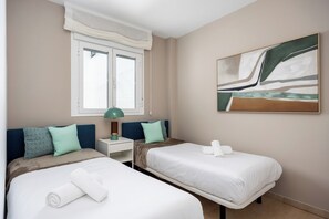 2 chambres, fer et planche à repasser, Wi-Fi, draps fournis