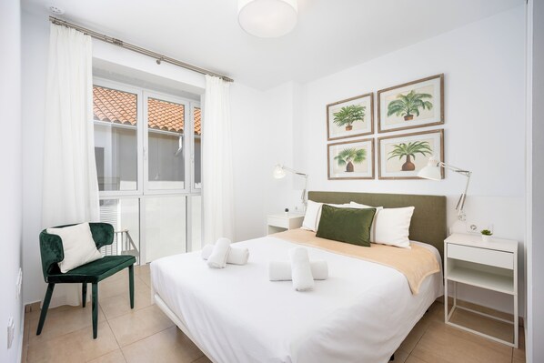 2 bedrooms, iron/ironing board, WiFi, bed sheets