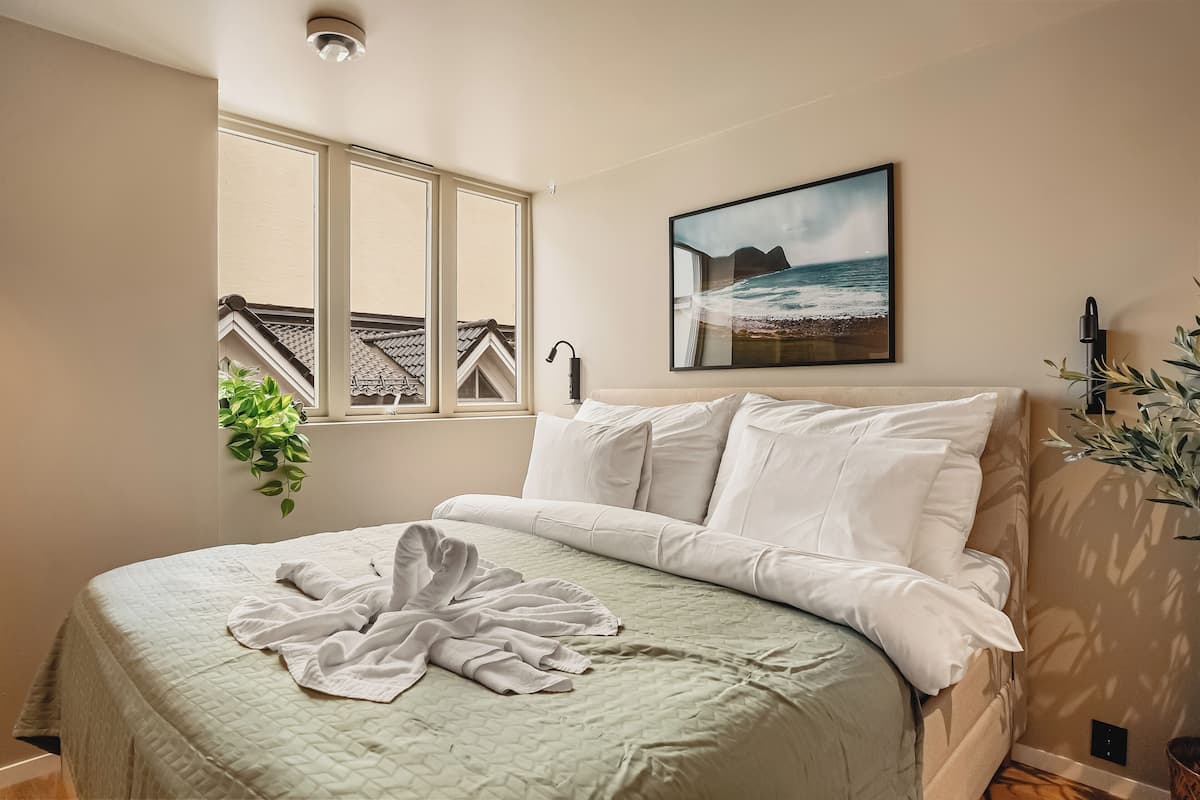 Comfort appartement, 1 tweepersoonsbed, niet-roken, privébadkamer | Een bureau, een laptopwerkplek, verduisterende gordijnen