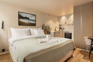 Comfort Apartment, 1 Double Bed, Non Smoking, Private Bathroom | Desk, laptop workspace, blackout drapes, iron/ironing board - Sigurds gate 8 (Bergen)