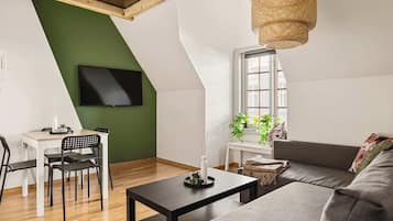 Comfort Apartment, 2 Double Beds, Non Smoking, Private Bathroom | Living area