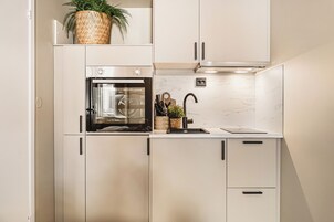 Microondas, horno, placa de cocina, tetera/pava eléctrica