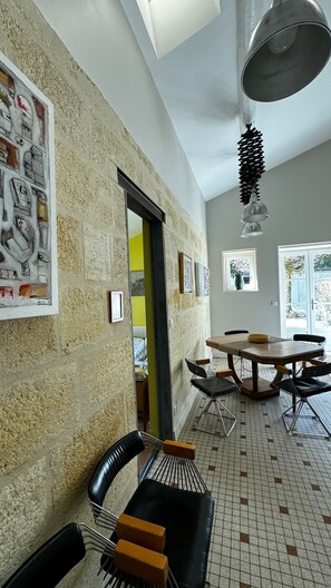 Dining - On the corniche de la gironde one- or two-bedroom apartment (Bourg)