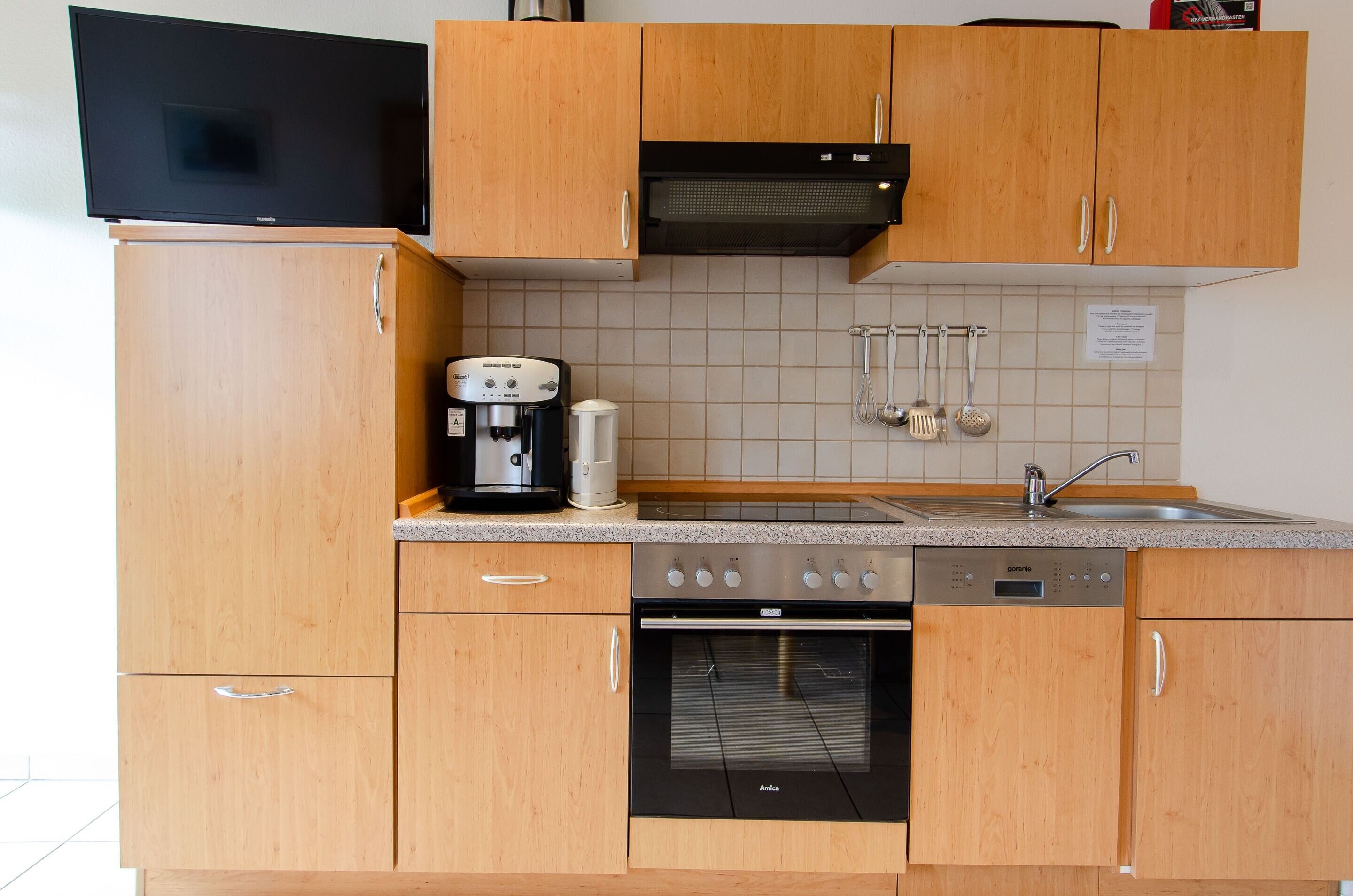 Køleskab, ovn, kogeplade, opvaskemaskine