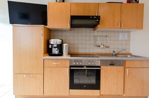 Køleskab, ovn, kogeplade, opvaskemaskine