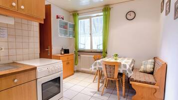 Kühlschrank, Ofen, Herdplatte, Geschirrspüler