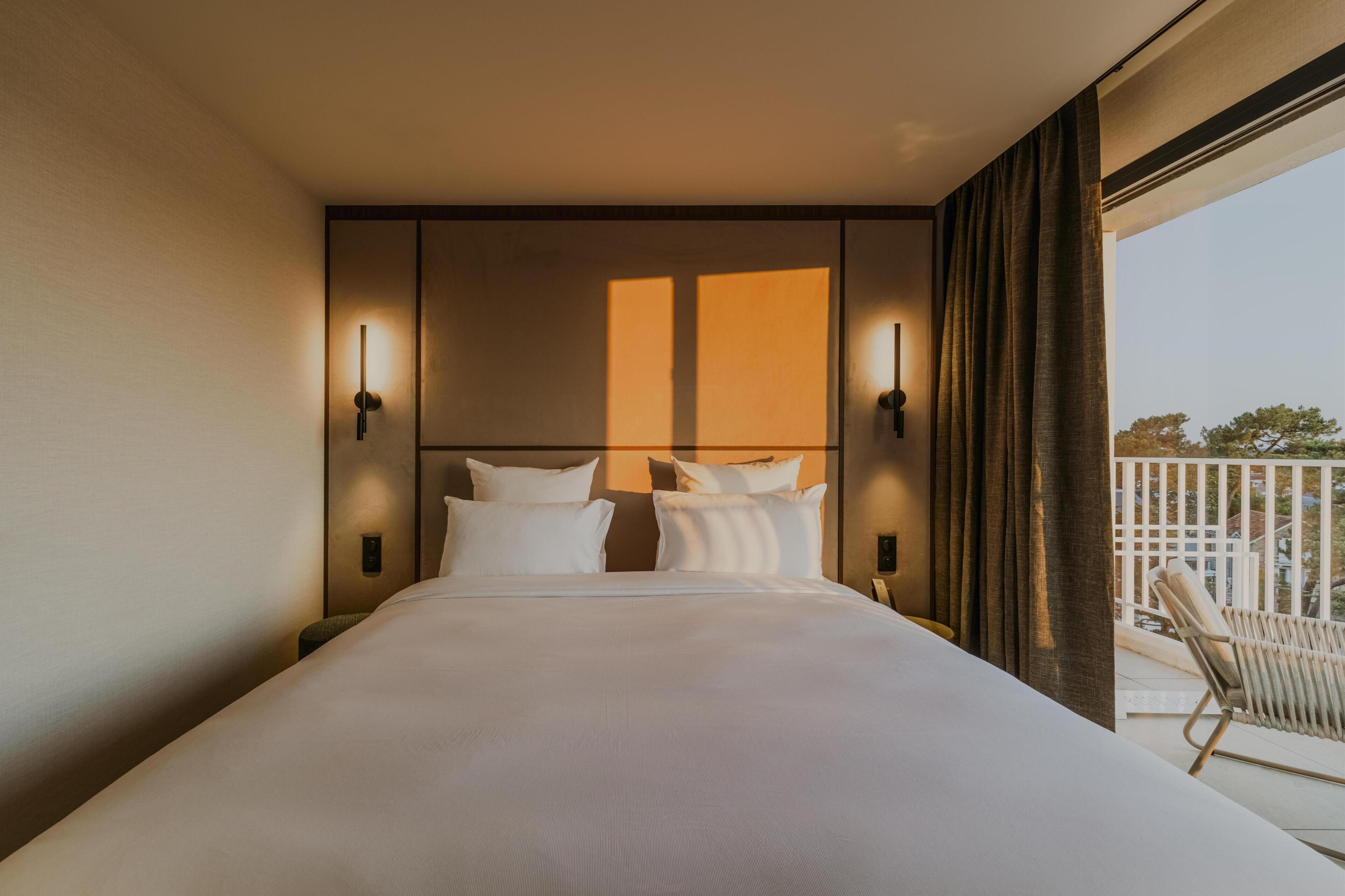 Chambre Supérieure, terrasse, vue pins | Draps italiens Frette, literie de qualité supérieure, surmatelas