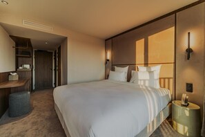 A hotel room with a large bed, bedside tables, a desk, and a wardrobe. - Hotel & Spa Amoria La Baule, A Member Of Radisson Individuals (La Baule-Escoublac)