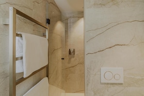 Standaard kamer (Pine View) | Badkamer