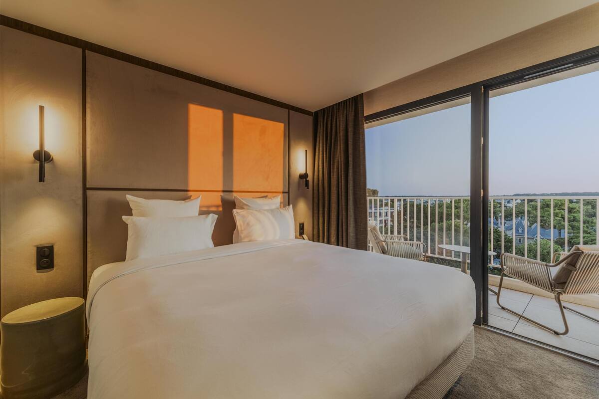Chambre Supérieure, terrasse, vue pins | Draps italiens Frette, literie de qualité supérieure, surmatelas