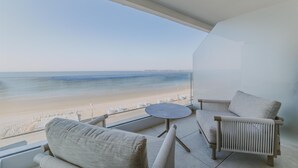 A balcony with a view of the beach, two chairs, a small round table, and a white wall. - Hotel & Spa Amoria La Baule, A Member Of Radisson Individuals (La Baule-Escoublac)