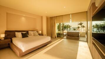 Exclusive Apartment | Premium bedding, down comforters, individually decorated