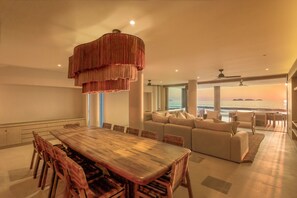 Premier Villa | Dining room