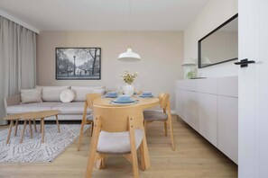 TV, offices - Air-conditioned apartment in Mokotow | Parking and Balcony (Warszawa)